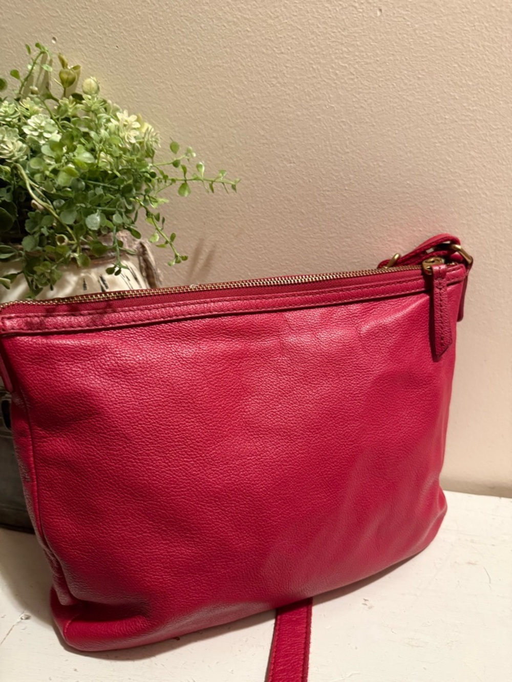 Fossil Elise Double Zip Fuchsia Pebbled Leather  Crossbody Shoulder Bag EUC - Picture 2 of 10